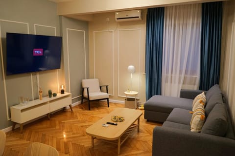 TV and multimedia, Living room, Seating area, air conditioner