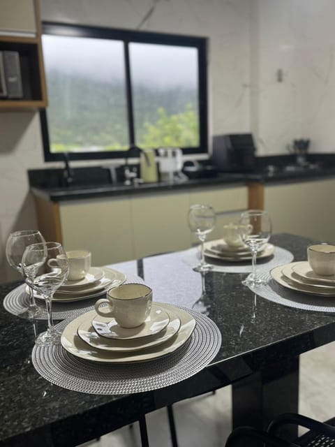 Coffee/tea facilities, Kitchen or kitchenette, Dining area