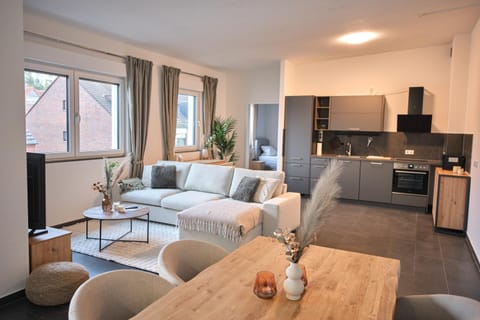 Kitchen or kitchenette, Living room, Seating area, Dining area