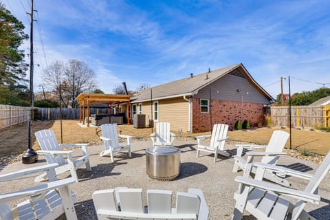 Hot Tub and Fire Pit Home Near Downtown Texarkana House in Texarkana