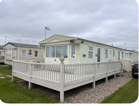 Property building, Day, Parking