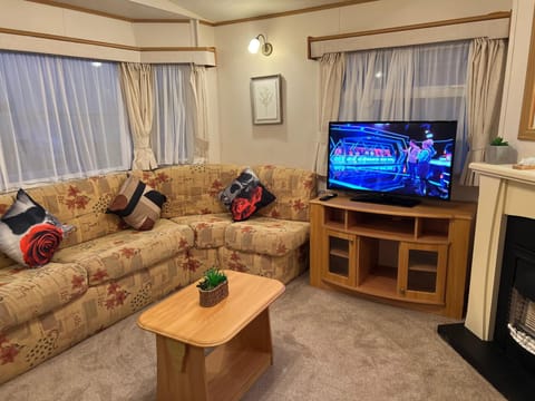 Communal lounge/ TV room, TV and multimedia, Living room, Seating area