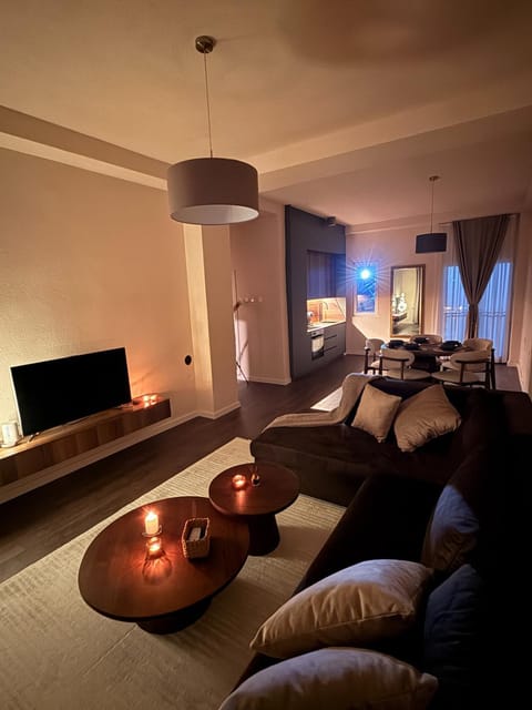 Communal lounge/ TV room, Living room, Seating area