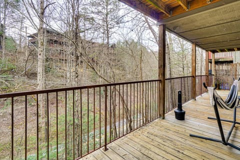 Prime Location! Peaceful Gatlinburg Stay with Deck House in Gatlinburg
