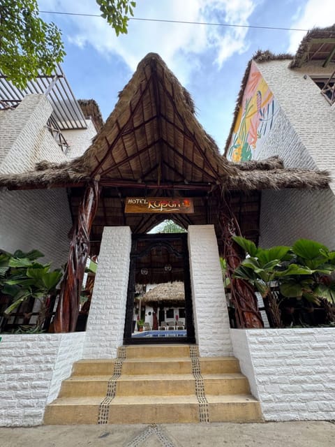 Facade/entrance