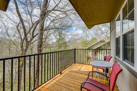 Walk to Galleries Gatlinburg Stay with Mtn Views House in Gatlinburg