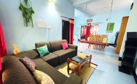 Communal lounge/ TV room, TV and multimedia, Living room, Seating area, Evening entertainment