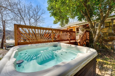 Rockaway Beach Home with Attached Dock Slip Included House in Rockaway Beach