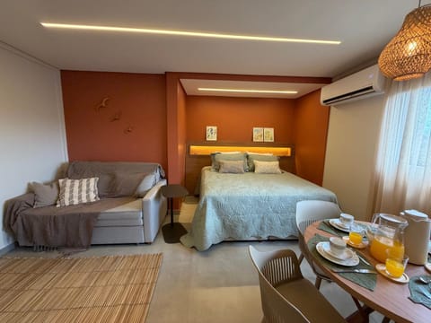 Bed, Living room, Photo of the whole room, Dining area