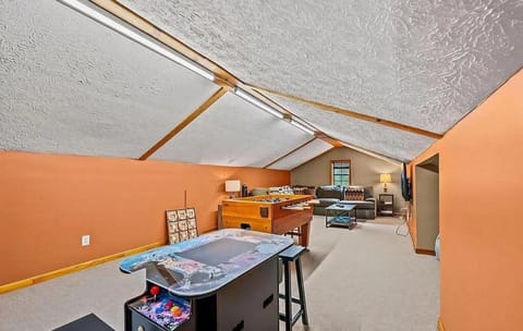 Spirit Bear Private Smoky Mountain Cabin on 4 Acres with Hot Tub Cabin in Sevierville