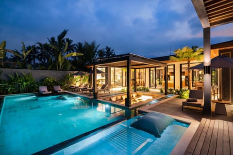 Property building, Pool view, Swimming pool, sunbed