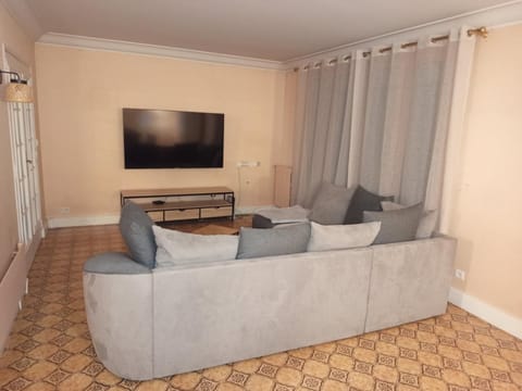 Maison proche circuit 24h House in Centre-Val de Loire