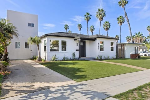 One Block to Beach 4BR Game Room and Parking House in Ocean Beach