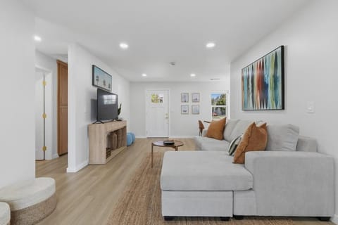 One Block to Beach 4BR Game Room and Parking House in Ocean Beach