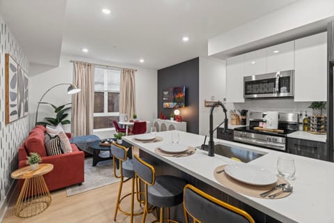 Kitchen or kitchenette, Living room, Seating area, Dining area, oven, stove