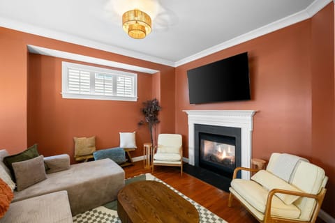 Bohemian 4BR CWE Villa•Game Room•Patio•Backyard House in Saint Louis