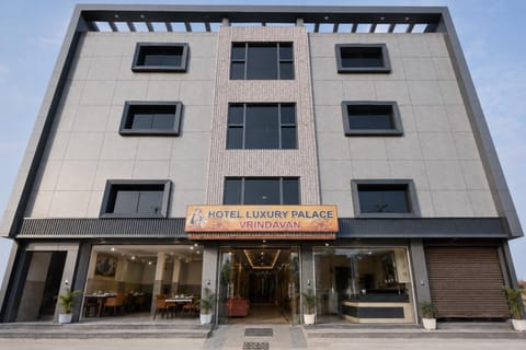Property building, Facade/entrance