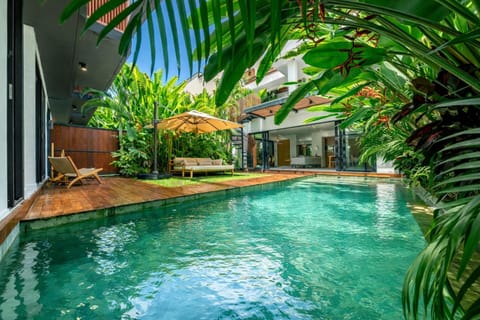 Property building, Garden, Swimming pool