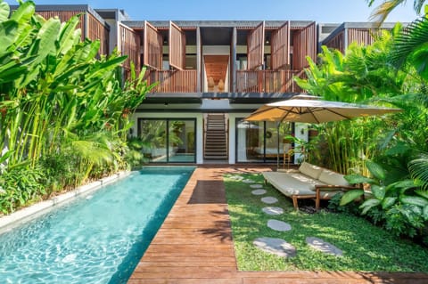 Property building, Patio, Swimming pool, Swimming pool