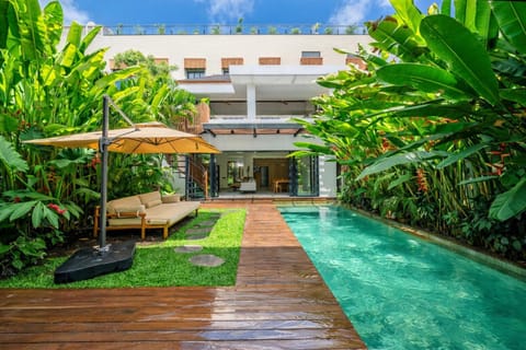 Property building, Garden, Swimming pool, sunbed