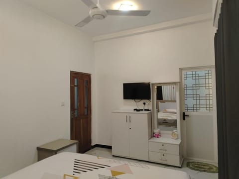 Bed, Photo of the whole room, Bedroom, air conditioner