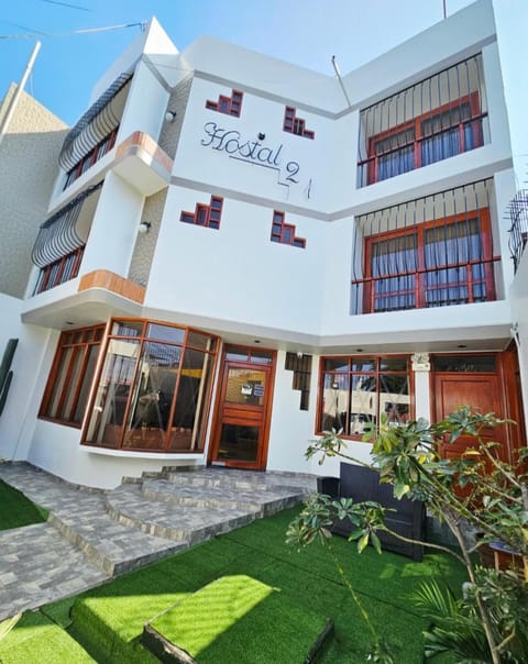 Facade/entrance