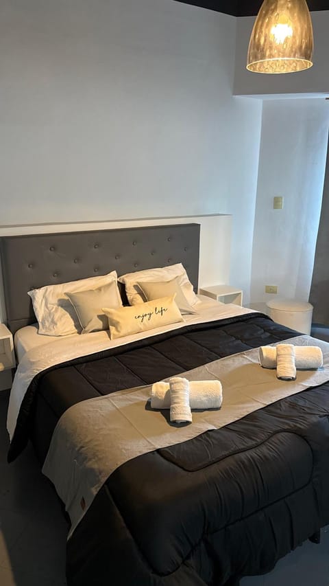 Bed, towels