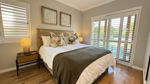 The Whale Tale - 2BD Pool & 800m to Solar Beach Apartment in Plettenberg Bay