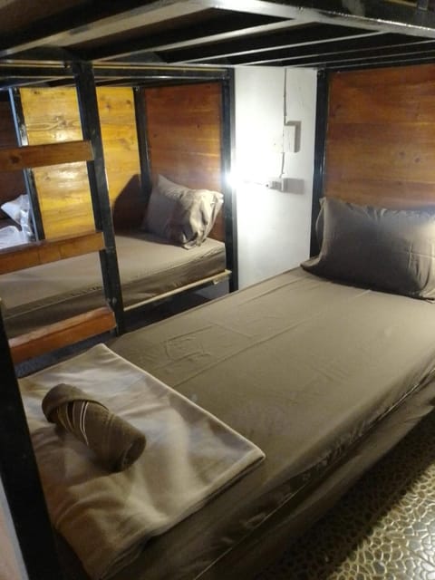 Bedroom, bunk bed