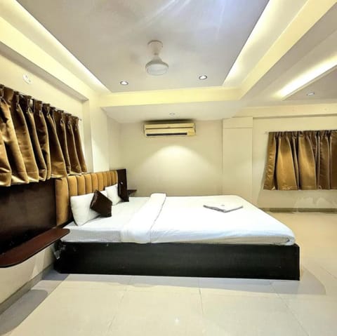 Bed, Photo of the whole room, Bedroom, air conditioner