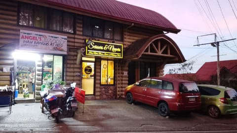 Restaurant/places to eat, Location, Parking