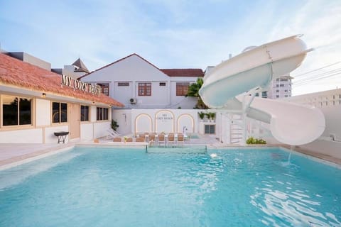 Property building, Pool view, Swimming pool, sunbed