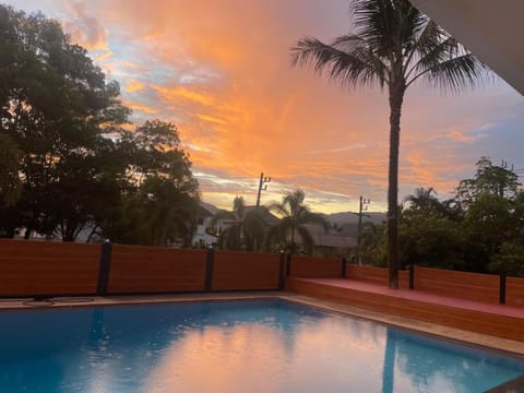 Khao Lak - Loft Suite with 2 king size beds, bathroom with bathtub Apartment in Khuekkhak