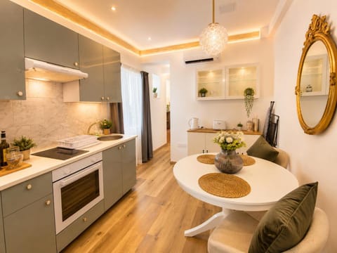 Dining area, kitchen