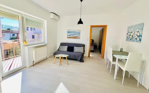 Living room, Seating area, Dining area, air conditioner