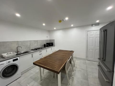 Kitchen or kitchenette, Dining area, stove