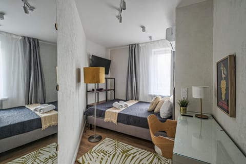 Bed, TV and multimedia, Photo of the whole room, Bedroom