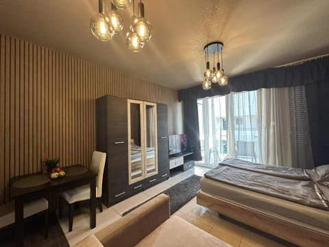 Bed, TV and multimedia, Kitchen or kitchenette, Photo of the whole room, wardrobe