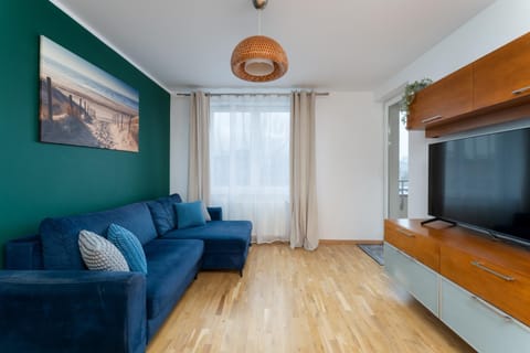 Communal lounge/ TV room, TV and multimedia, Living room, Seating area, Evening entertainment