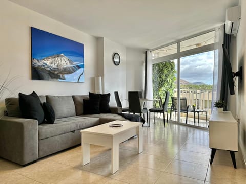 Natural landscape, TV and multimedia, Living room, Seating area, Mountain view