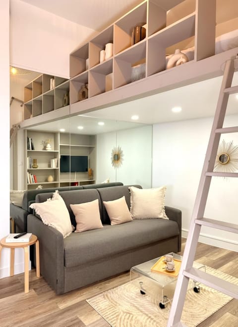 Communal lounge/ TV room, TV and multimedia, Living room, Decorative detail, Seating area, storage, wardrobe