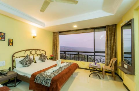 Bed, Natural landscape, View (from property/room), Balcony/Terrace, Photo of the whole room, Bedroom, Mountain view