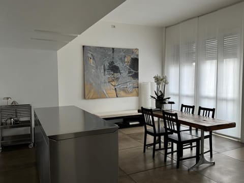 Seating area, Dining area, kitchen