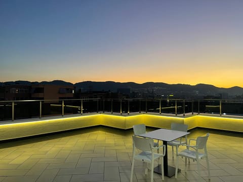 Day, Natural landscape, Garden, View (from property/room), Balcony/Terrace, Mountain view, Sunrise, Sunset