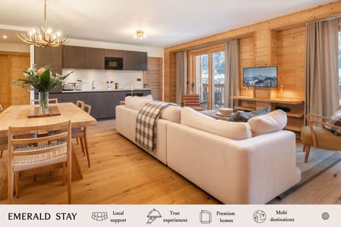 Communal lounge/ TV room, TV and multimedia, Kitchen or kitchenette, Living room, Seating area, Dining area