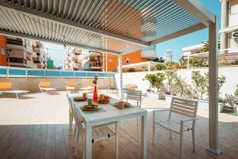 Patio, Solarium, Balcony/Terrace, Balcony/Terrace, Living room, Seating area, Dining area, Evening entertainment, Food, Breakfast, Breakfast