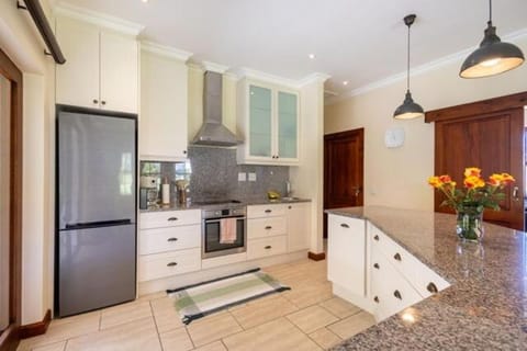Secure Estate Gem next to Golf Course House in Plettenberg Bay
