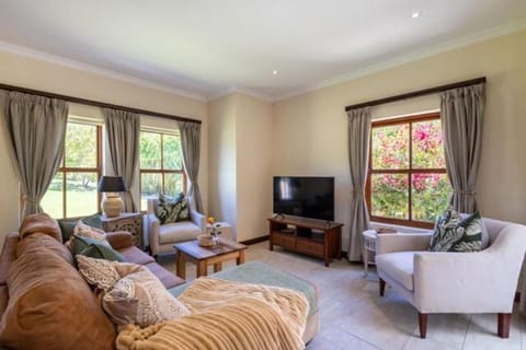 Secure Estate Gem next to Golf Course House in Plettenberg Bay
