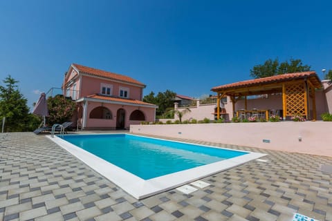 Hundefreundliche und moderne Villa mit Privatpool, Meerblick, BBQ-Bereich House in Crikvenica