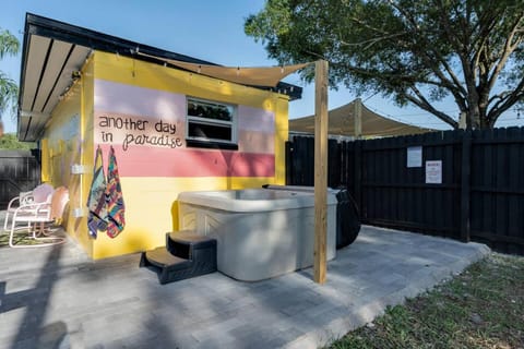 Cozy Orlando Studio with Jacuzzi, Fire Pit, and BBQ House in Azalea Park